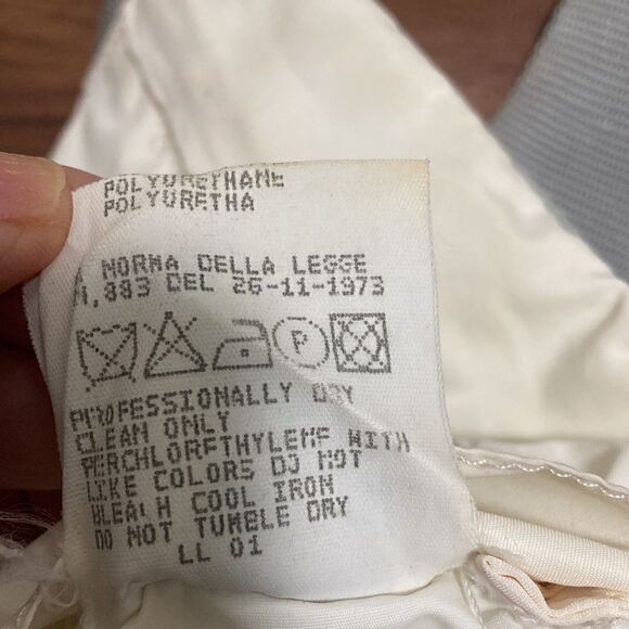 Vintage Versace Jeans Couture White Nylon Unisex Padded Fanny Pack on Web Belt. - Picture 12 of 12